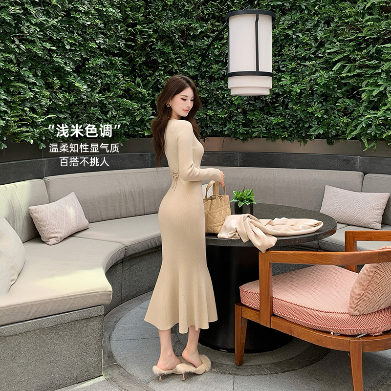 林关关【微澜柔语】 温柔知性百搭女秋连衣裙气质V领包臀鱼尾针织裙