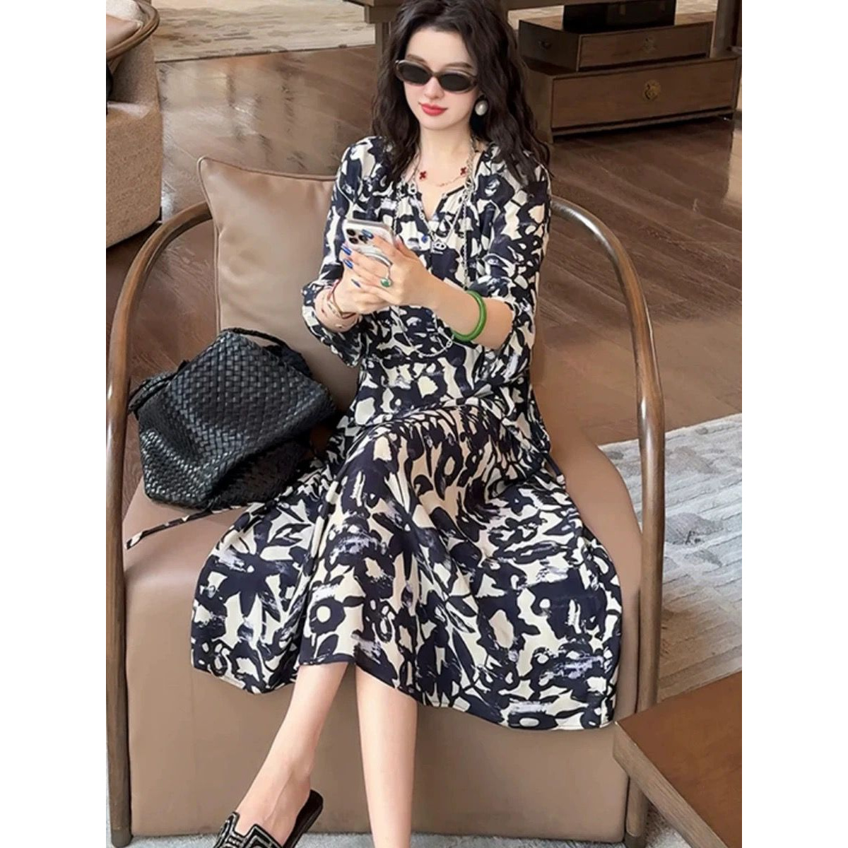 轻奢高级感气质复古法式连衣裙女2025夏季新款裙子收腰显瘦碎花裙