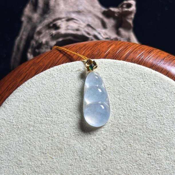 天然缅甸A货翡翠18k金镶嵌冰种白冰福豆冰润饱满尺寸22.3*8.5*3.6