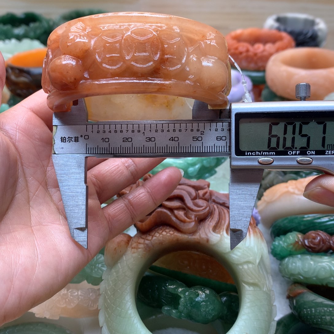 未镶嵌手镯石英质玉