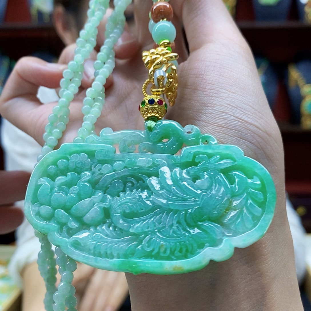 翡翠未镶嵌颈饰吊坠