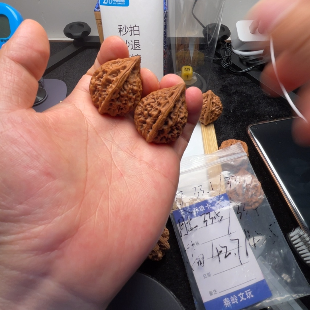 文玩核桃吊坠对方会借酒浇愁个很好