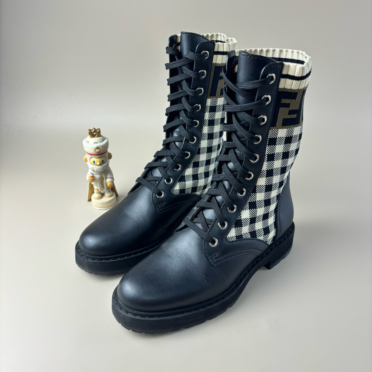 95新 FENDI/芬迪 格纹双F刺绣短靴 35码YLP3222