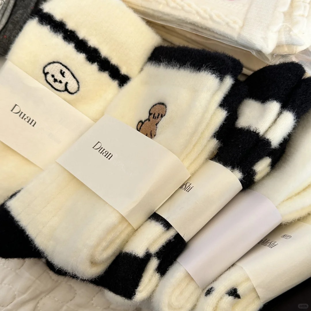 冬天小狗袜子女中筒袜秋冬季款加绒加厚保暖居家睡眠可爱毛绒长袜