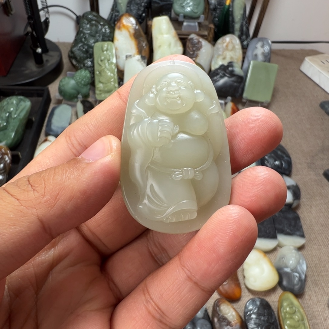 和田玉未镶嵌挂件佛