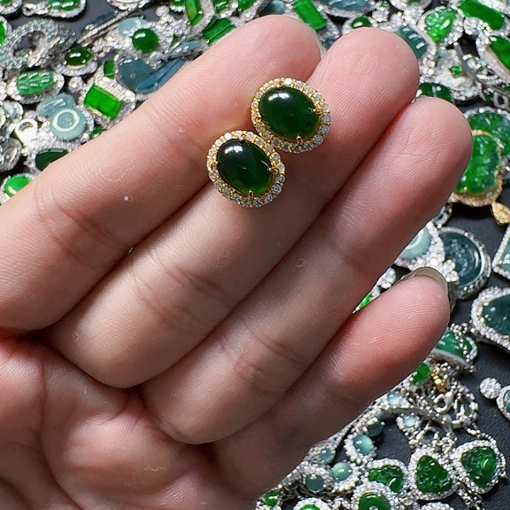 翡翠颈饰未镶嵌天然A货翡翠放漏