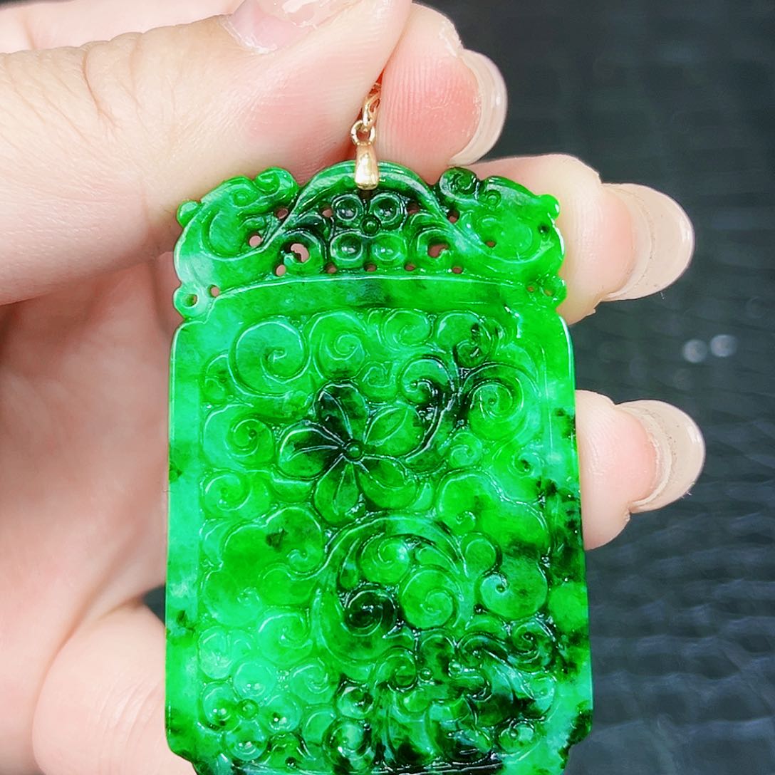 翡翠颈饰18K金镶嵌吊坠