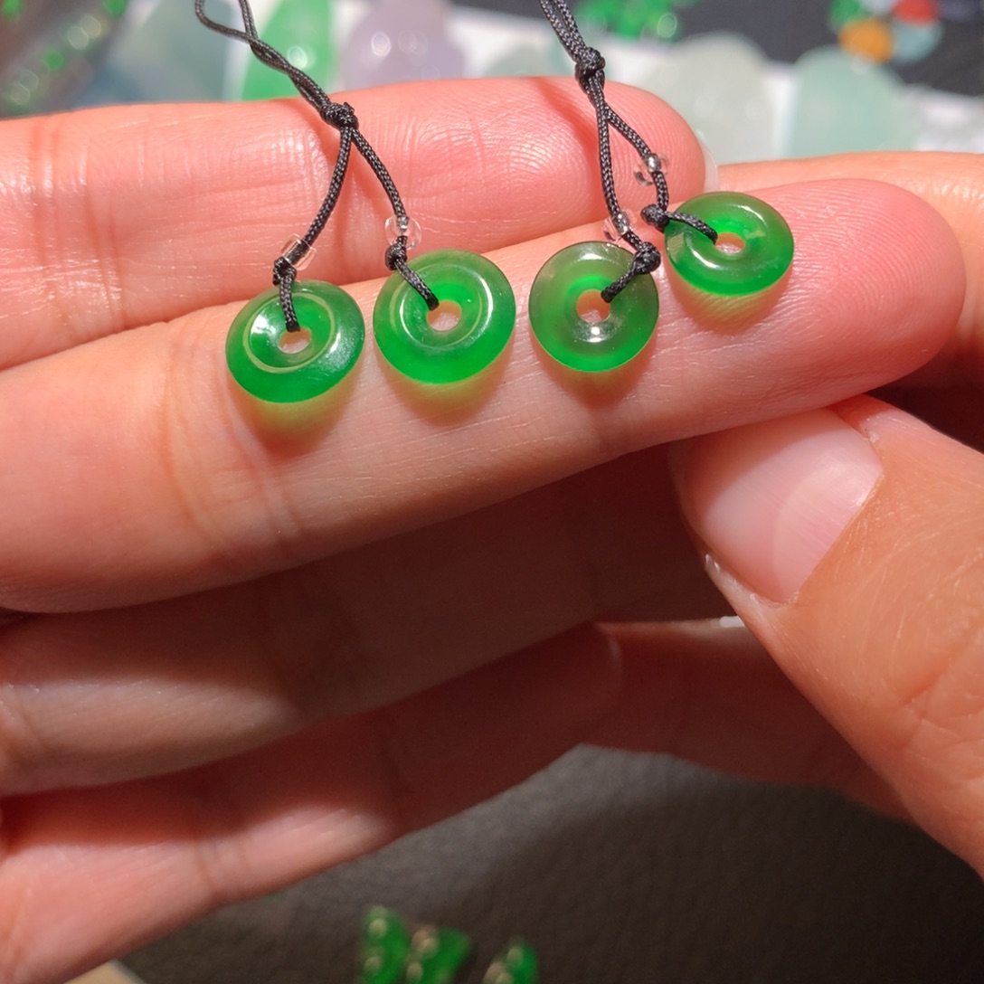 越***福翡翠未镶嵌颈饰甜甜圈2对.买断不退