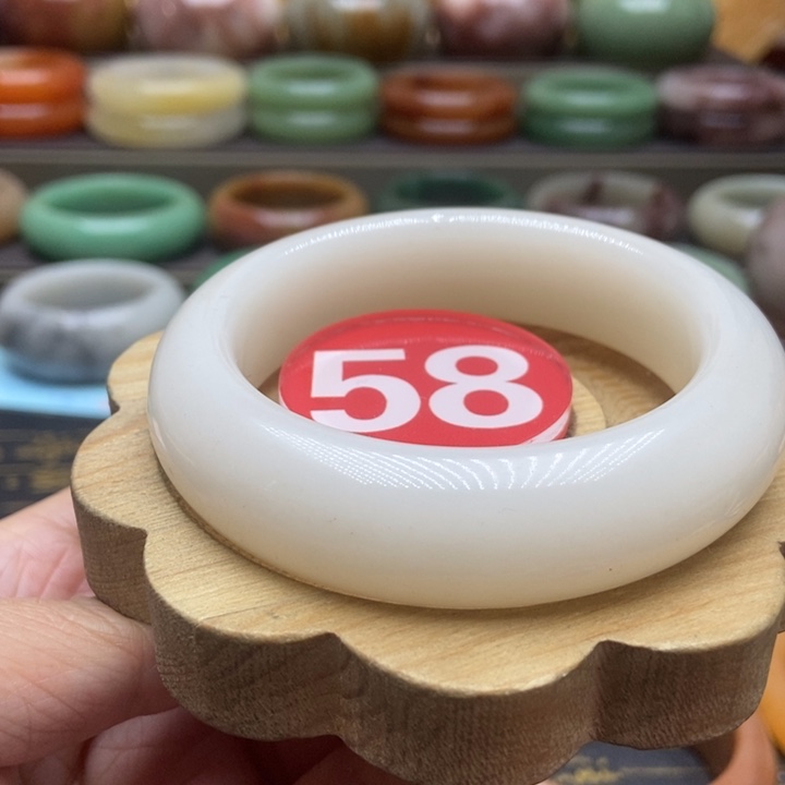 未镶嵌手镯石英质玉