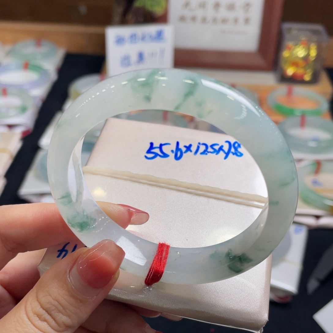 翡翠手镯未镶嵌55.6正