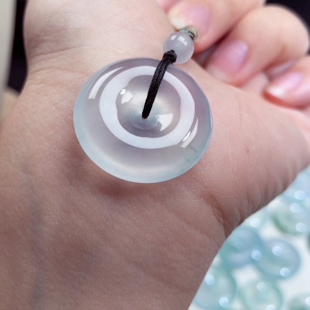 颈饰未镶嵌翡翠平安扣