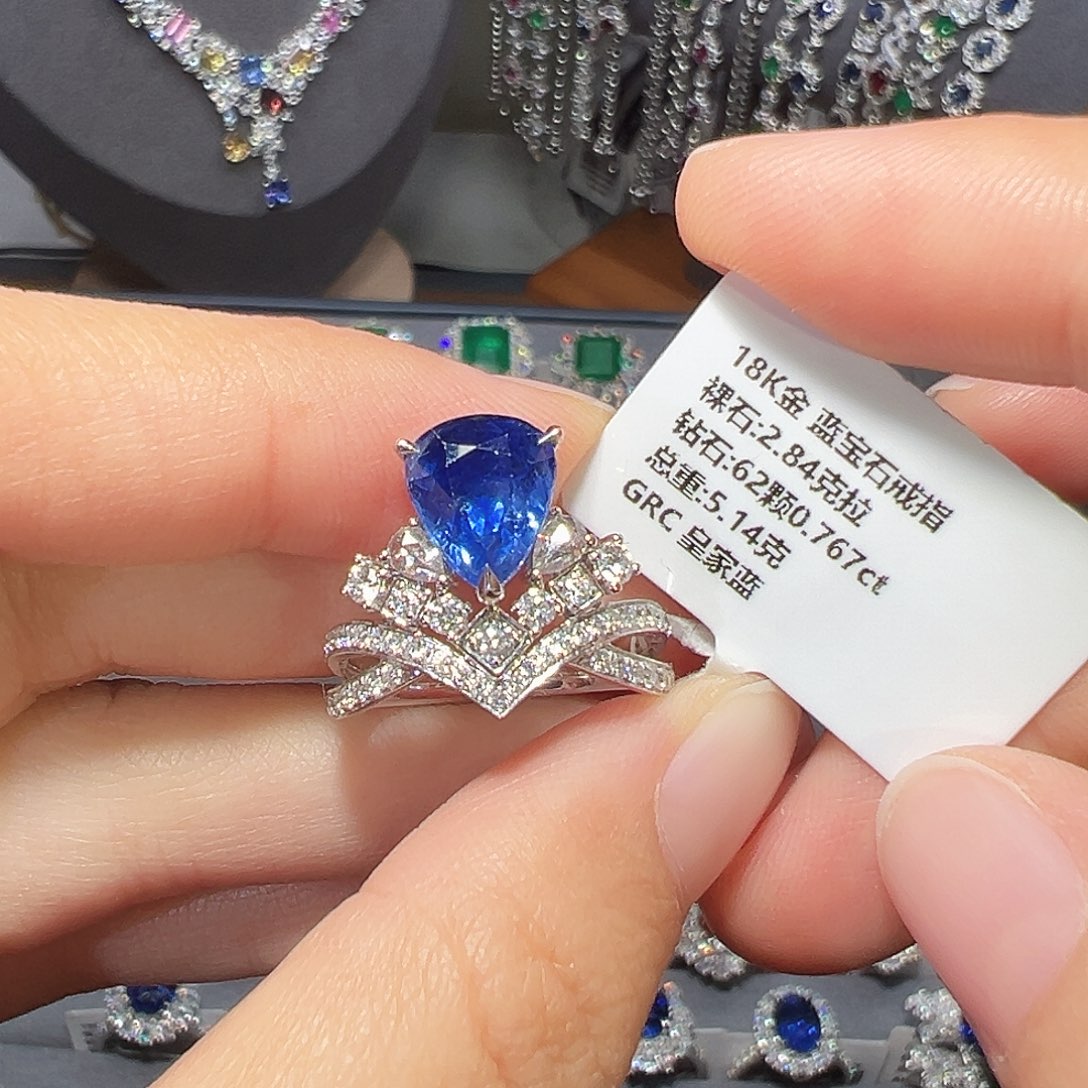 蓝宝石戒指18K金镶嵌