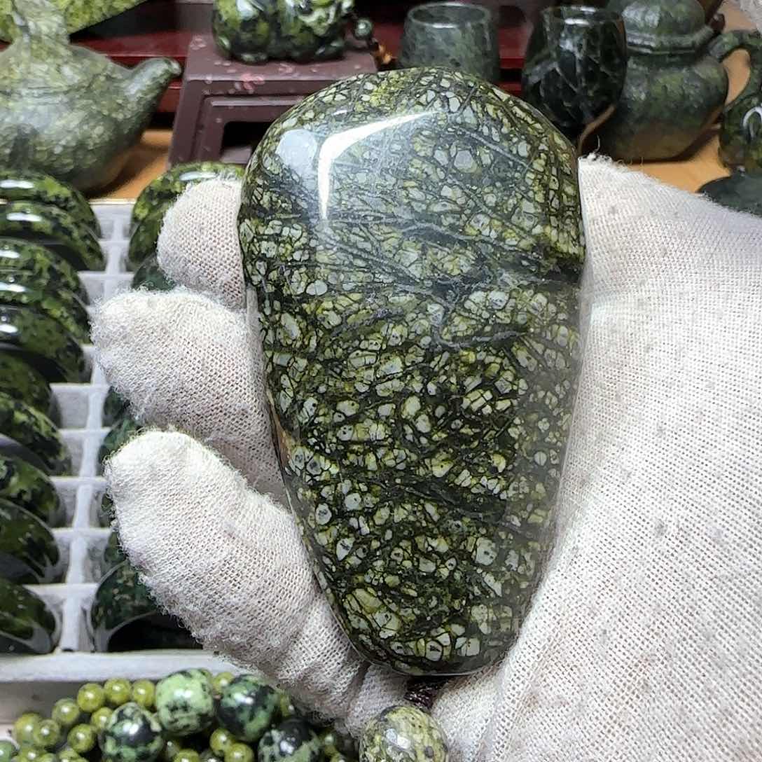 蛇纹石玉手把件未镶嵌