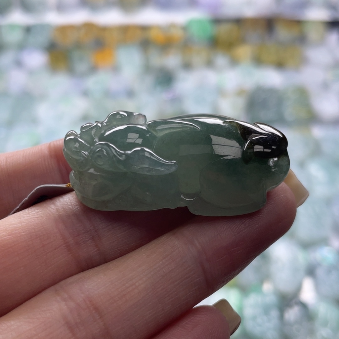 翡翠未镶嵌颈饰貔貅