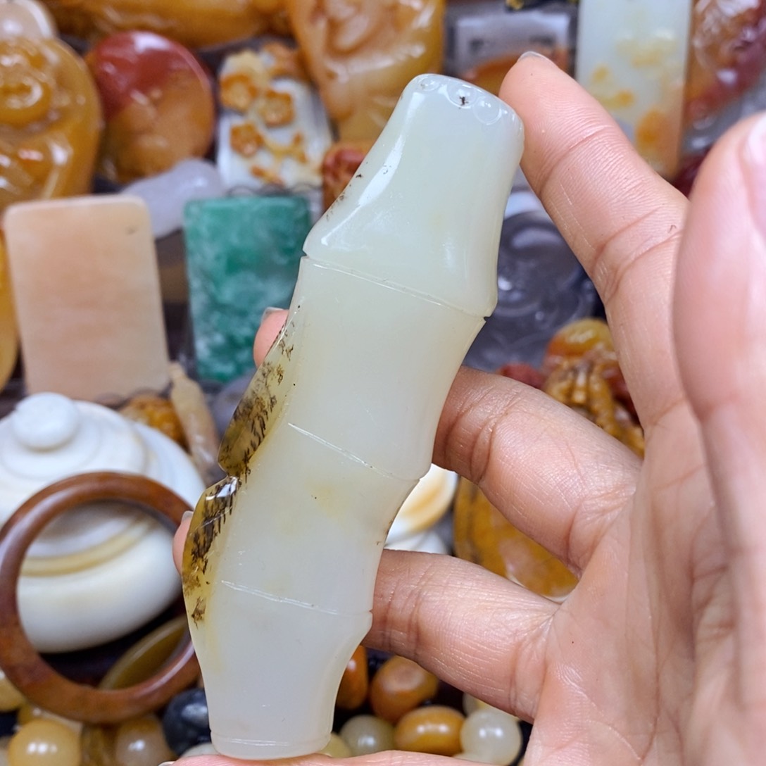 石英质玉（黄龙玉）颈饰未镶嵌