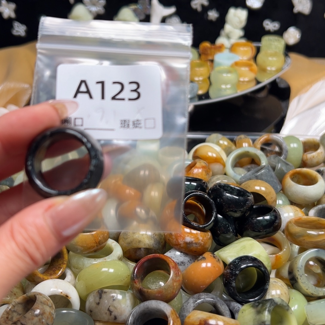 茶***白蛇纹石玉未镶嵌戒指