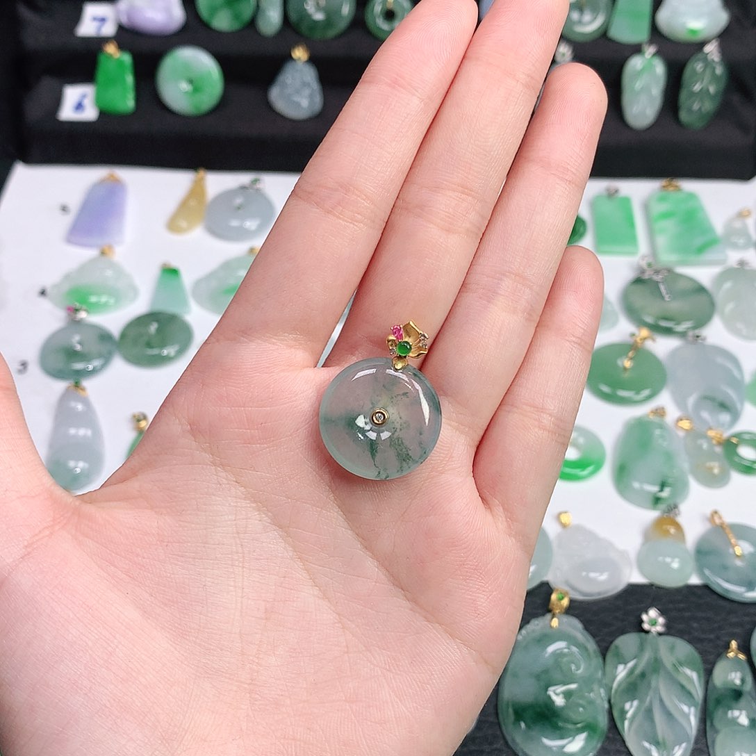 翡翠颈饰未镶嵌翡翠