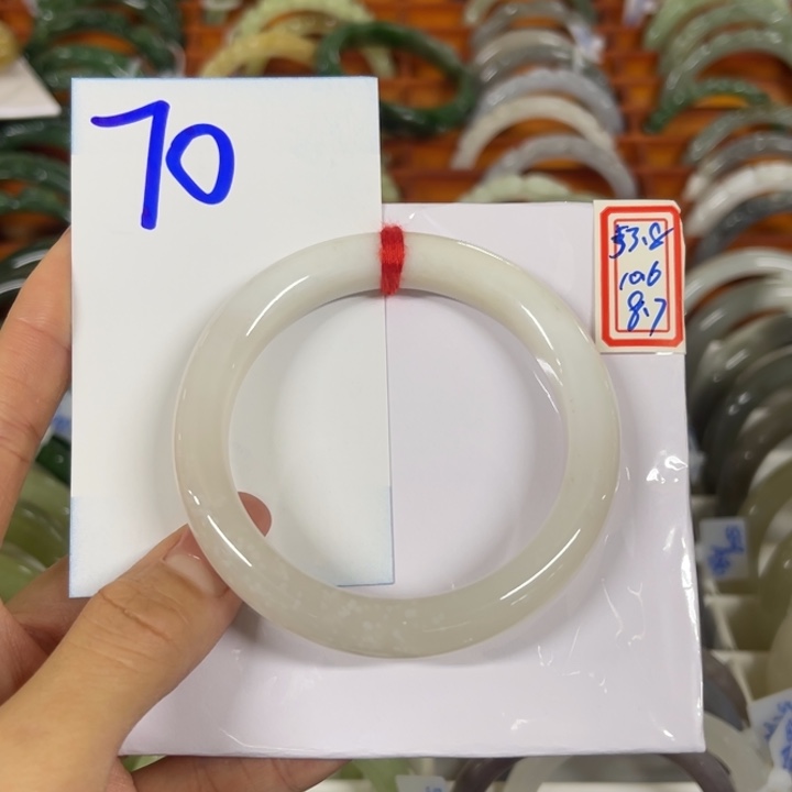 和田玉未镶嵌手镯