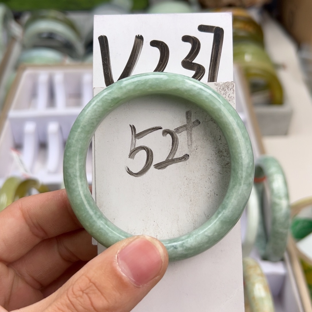 岫玉手镯未镶嵌天然岫玉微瑕