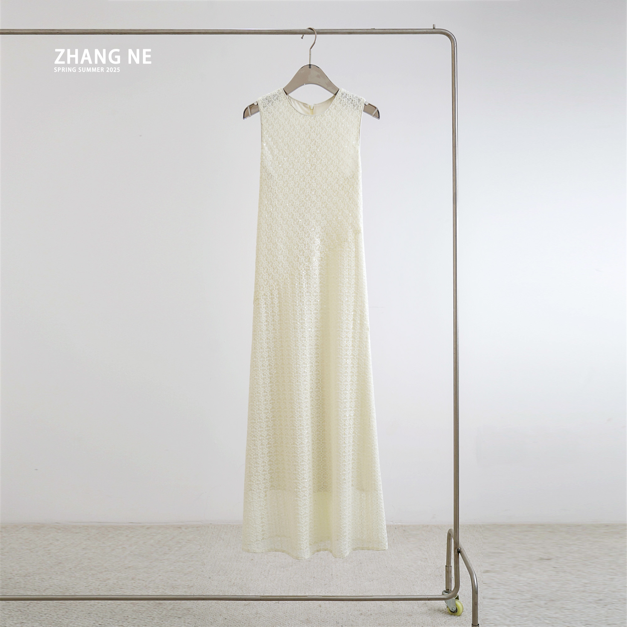 【ZHANG NE】夏季新款纯色优雅珠片镂空刺绣连衣裙-25052012209
