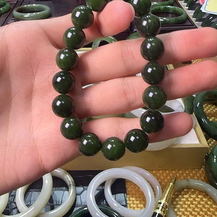 未镶嵌手镯和田玉（碧玉）