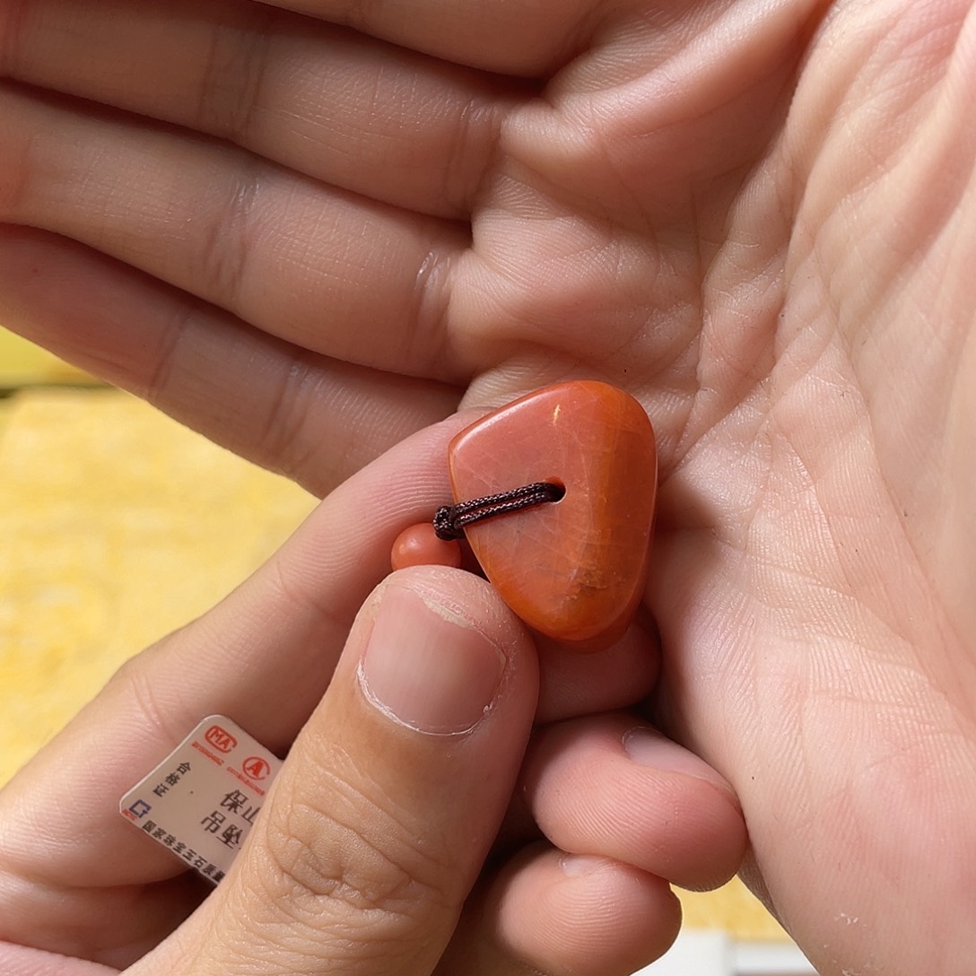 南红玛瑙未镶嵌颈饰老场