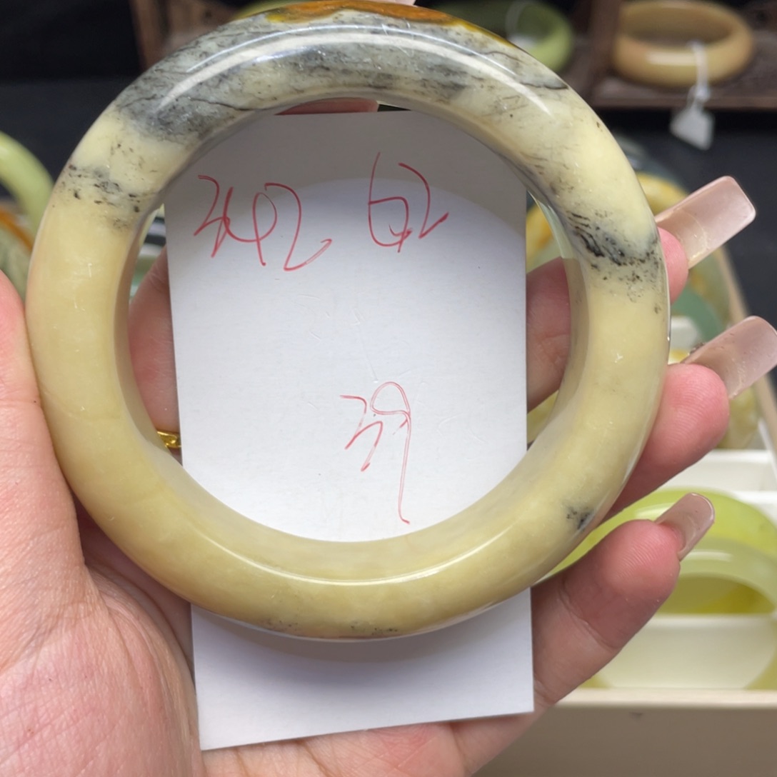蛇纹石玉未镶嵌手镯骄*