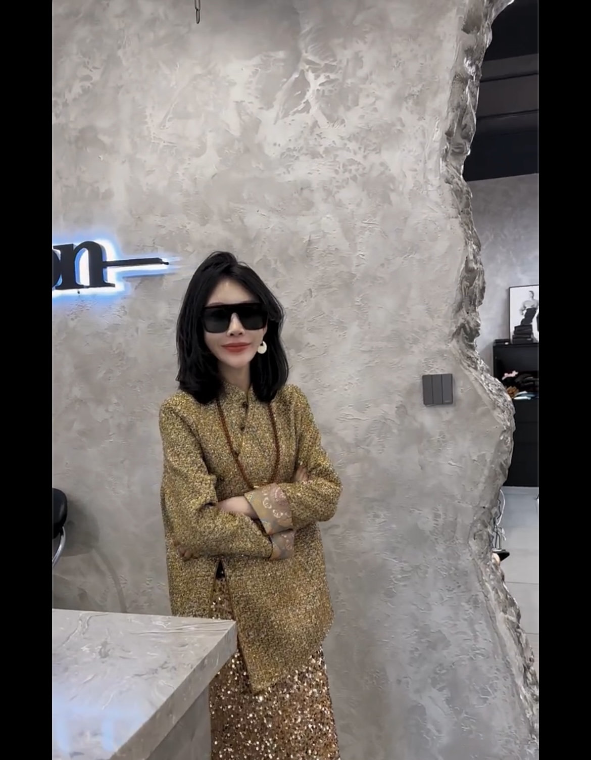 2025春季新款时尚气质减龄金黄贵族潮流短外套