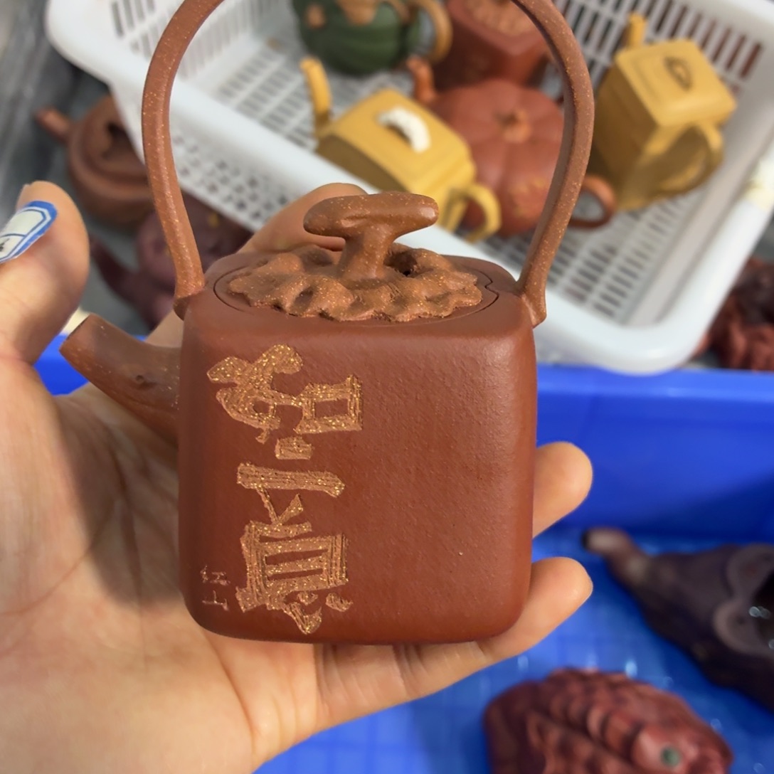 紫砂茶杯放漏放漏放大漏了
