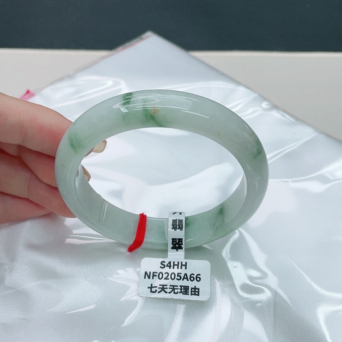 翡翠手镯未镶嵌正55.6