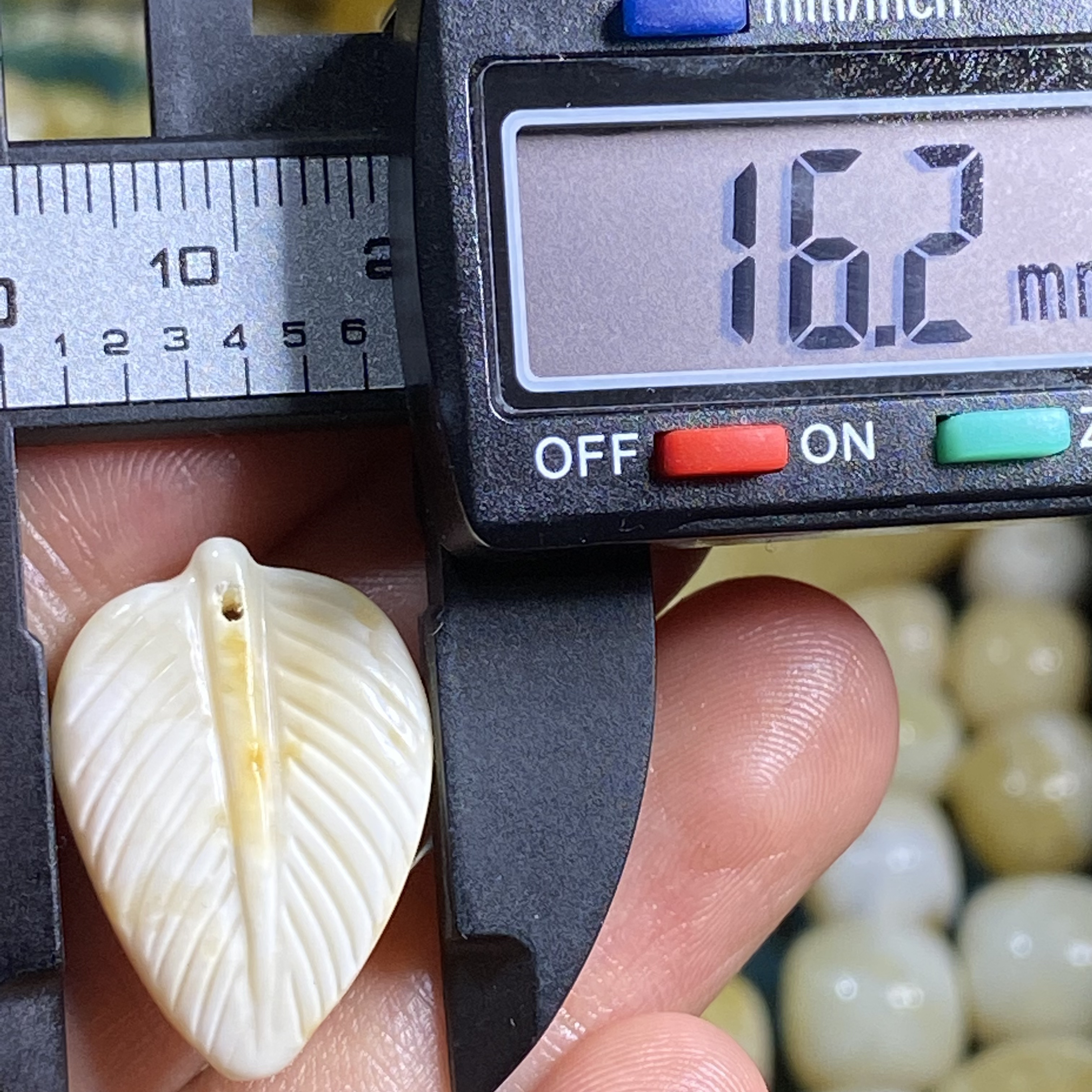 纯天然俄料蜜蜡配饰