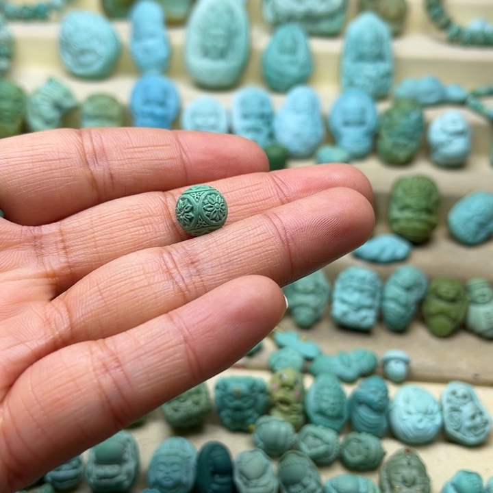 绿松石未镶嵌颈饰