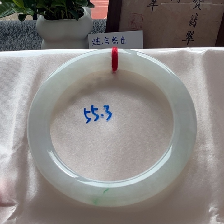 翡翠手镯未镶嵌翡翠手镯