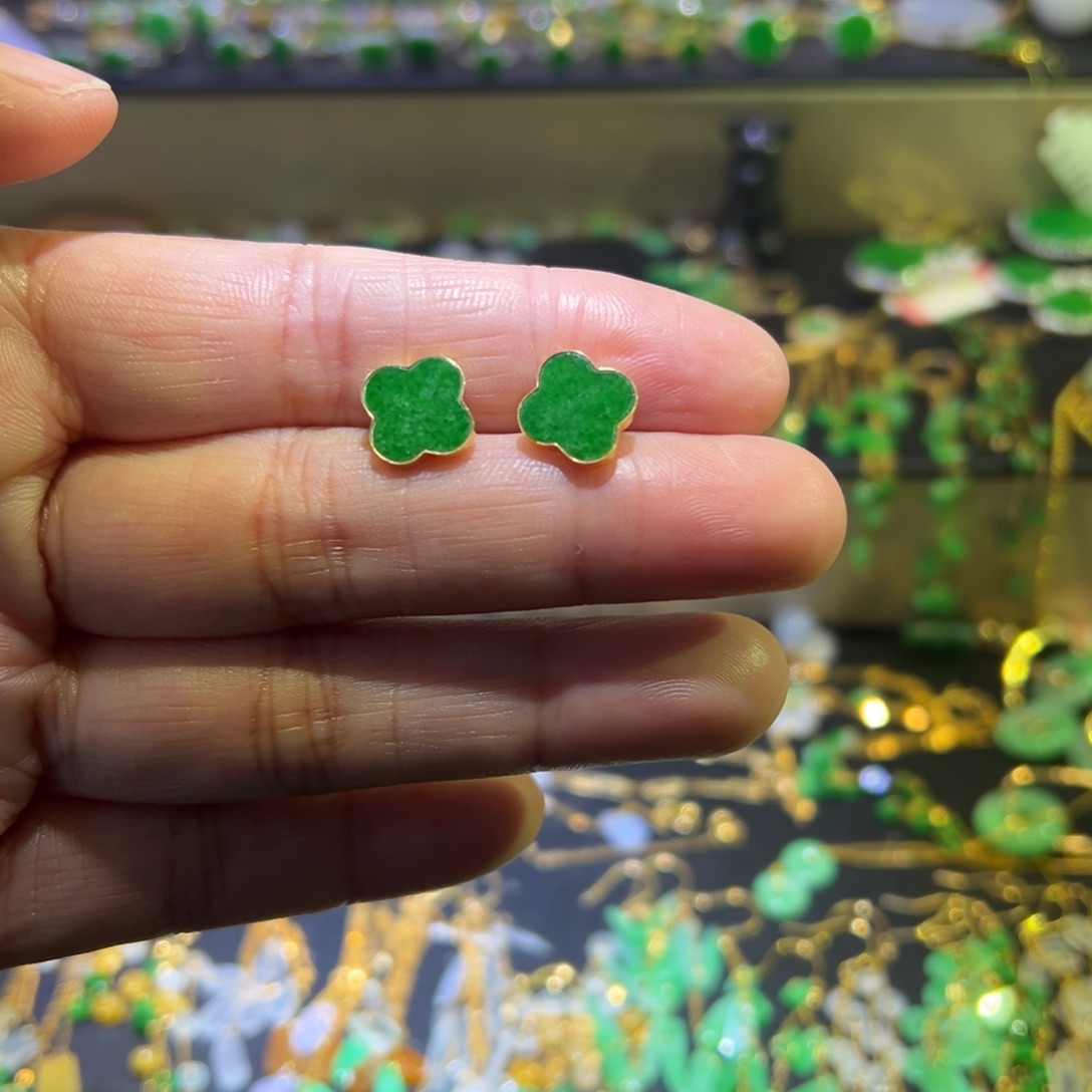 颈饰18K金镶嵌翡翠耳钉