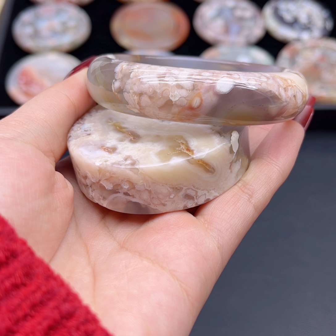 玛瑙/玉髓手镯未镶嵌59