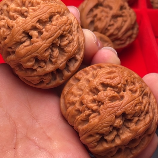 文玩核桃把件秦岭山脉核桃