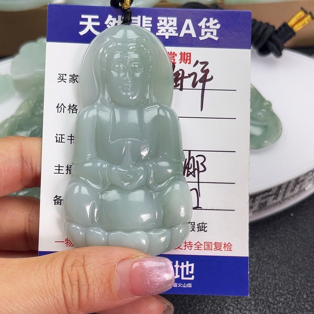 翡翠未镶嵌颈饰       