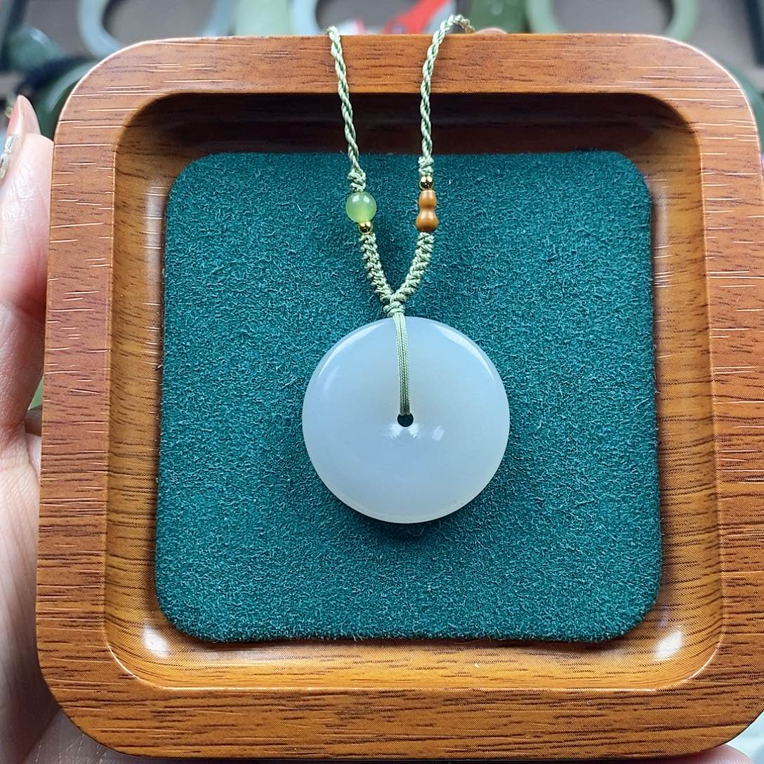 和田玉未镶嵌颈饰30mm平安扣