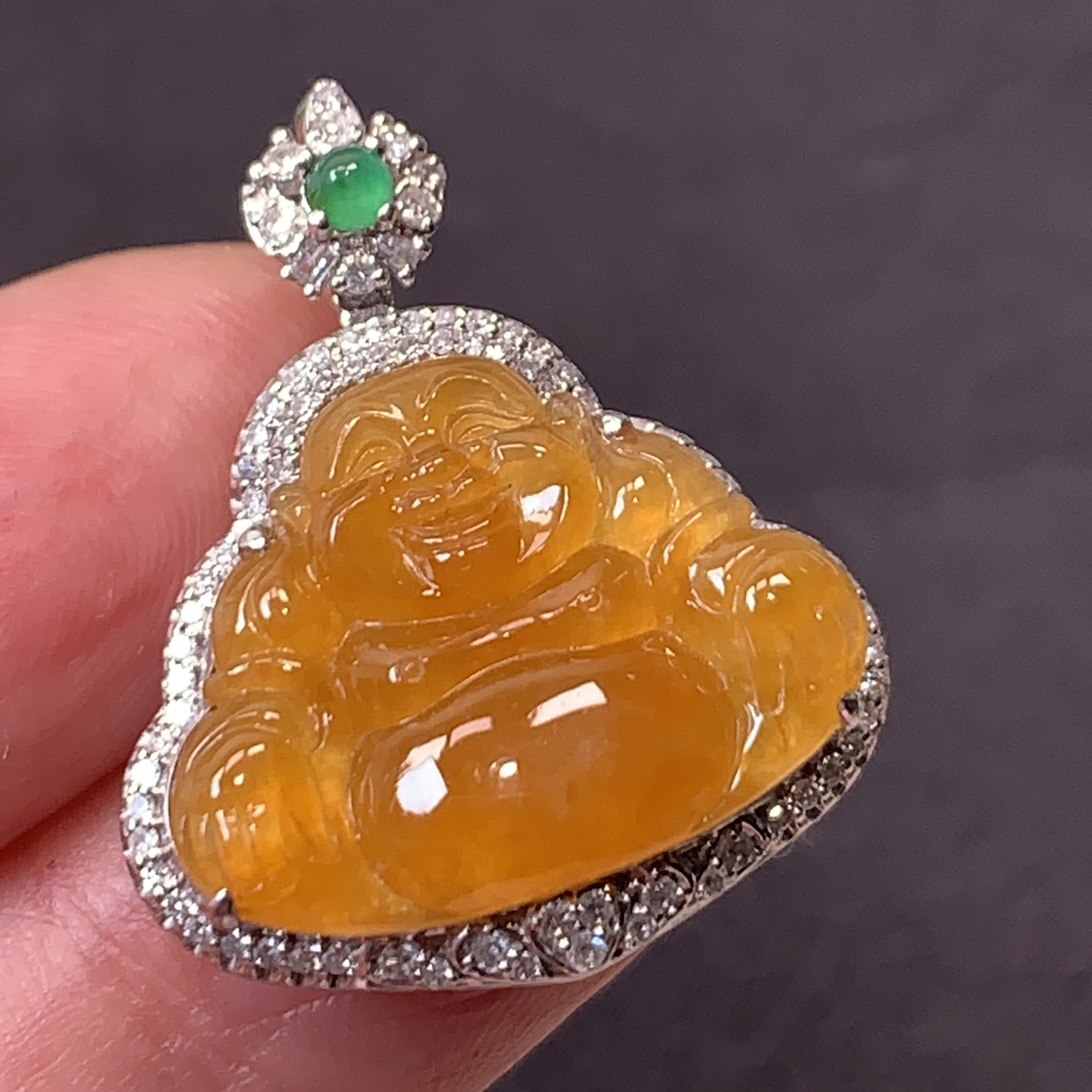 18k金镶嵌冰种黄翡佛公吊坠黄色气质时尚