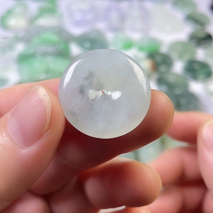 翡翠未镶嵌颈饰平安扣