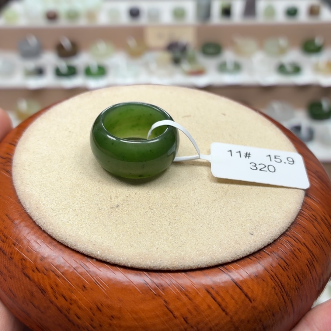 汤***汤未镶嵌戒指和田玉15.9