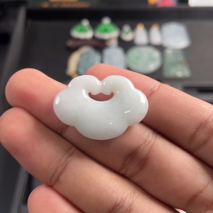 翡翠未镶嵌颈饰翡翠首饰