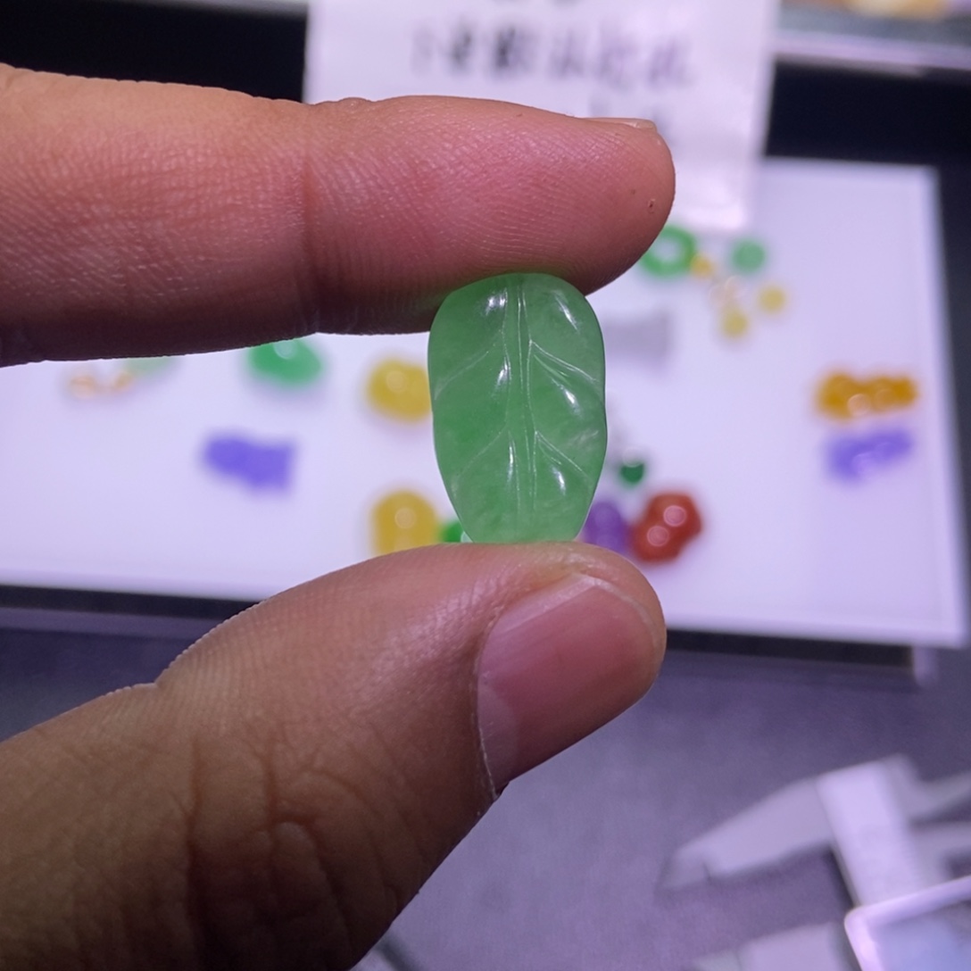 翡翠未镶嵌颈饰吊坠