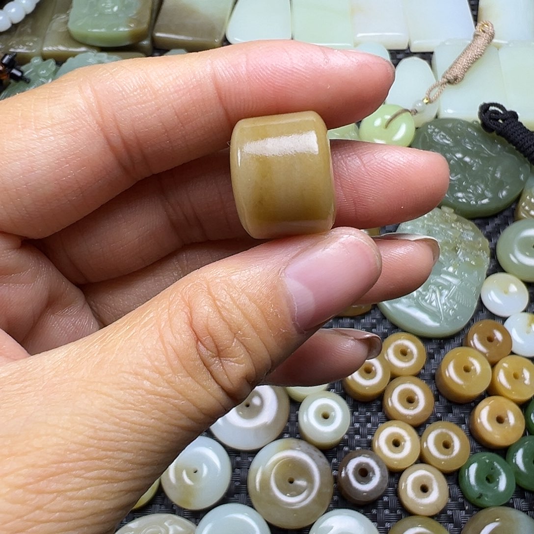 和田玉未镶嵌吊坠(不含链)卡17.3