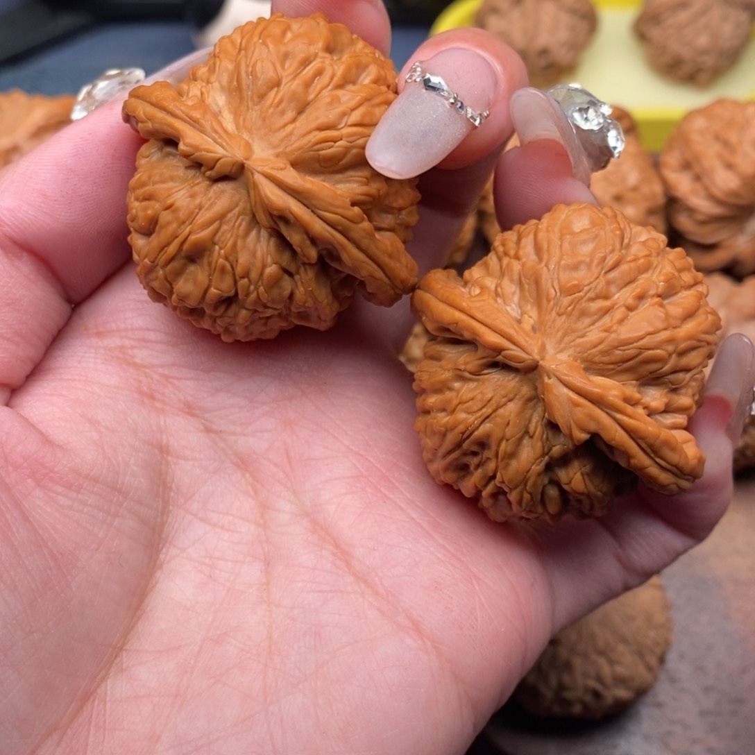 文玩核桃把件全品，红皮白狮子，42