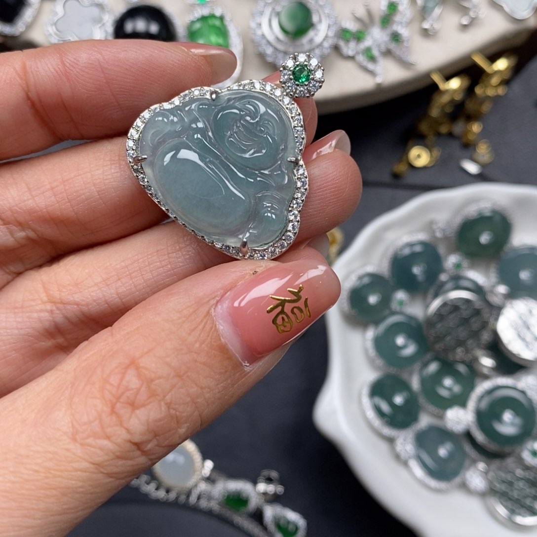 翡翠颈饰未镶嵌翡翠