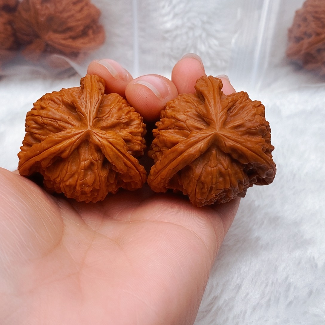 李***喆文玩核桃吊坠三棱