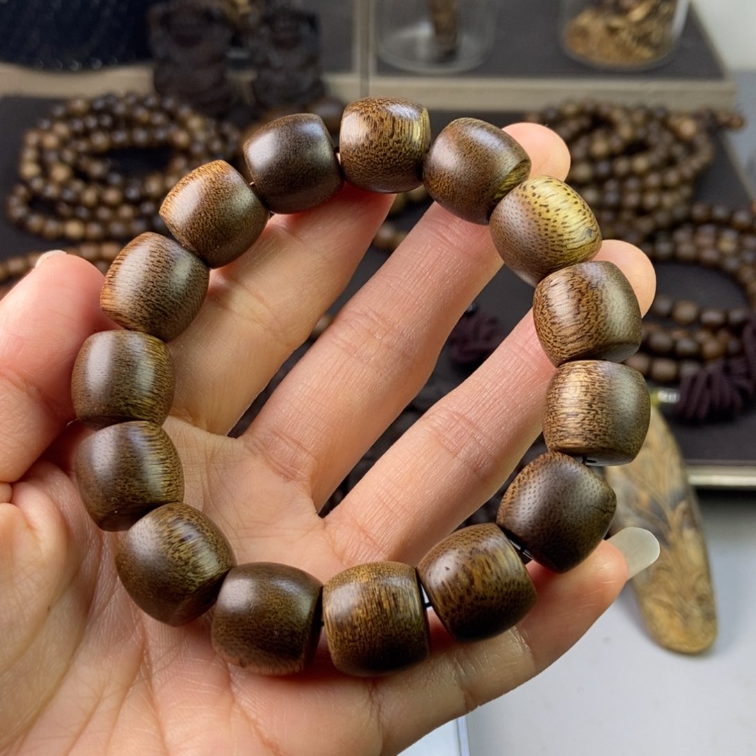 沉香手串凉**信越南芽庄白