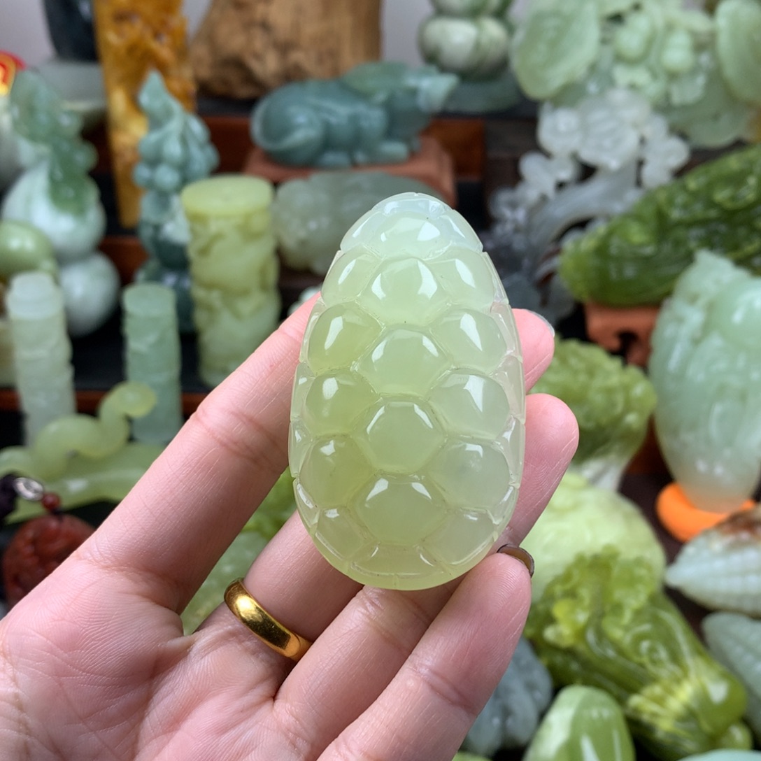 靳***余岫玉未镶嵌手把件