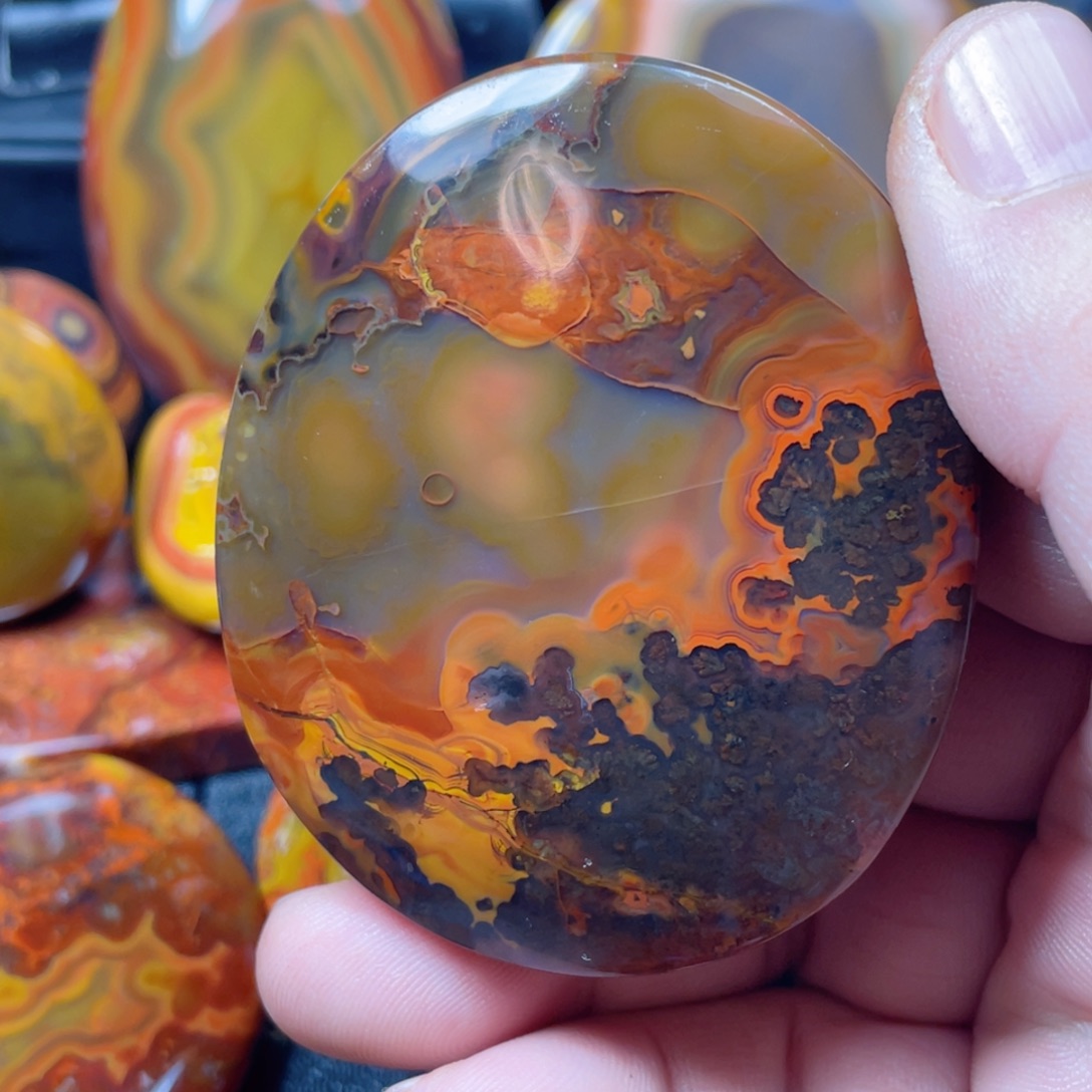 天***峰玛瑙/玉髓未镶嵌颈饰